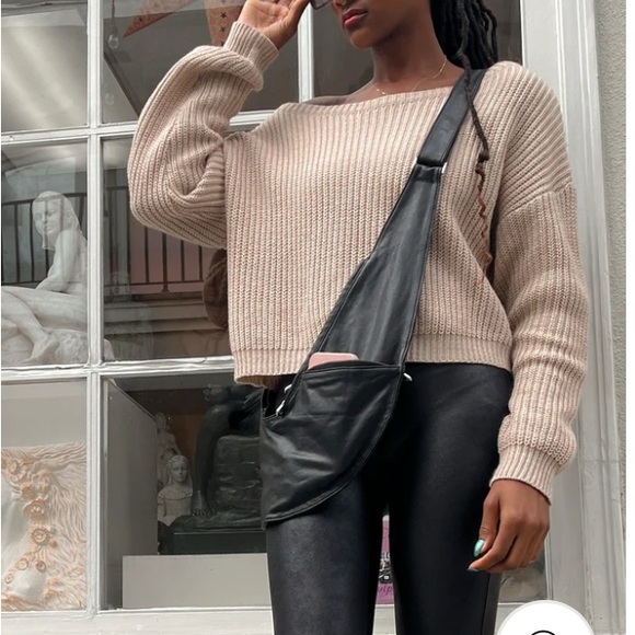 Black Leather Sash Bag - Picture 8 of 9